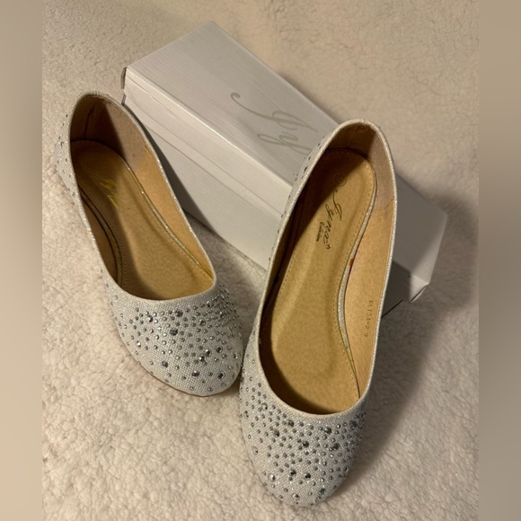 Iynx Brand shoes Silver with Rhinestones - Picture 13 of 15